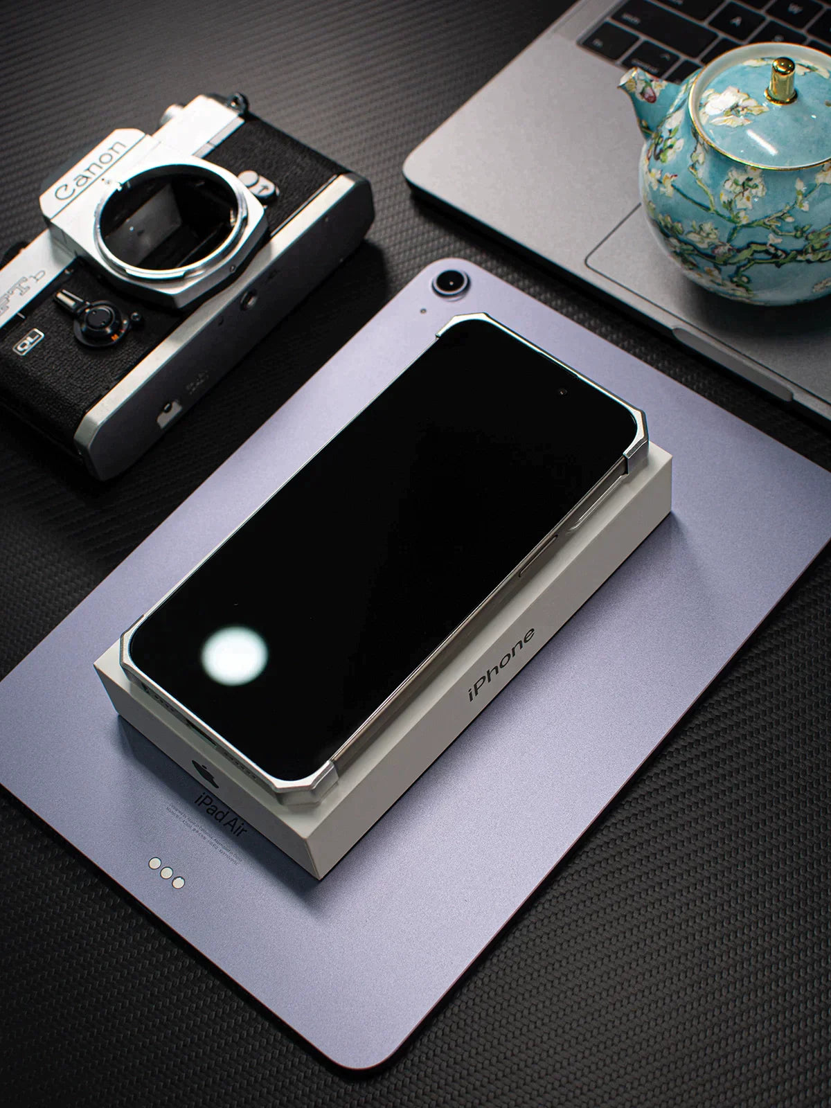 Shetchix Mecha Assembled Magnetic Fulcrum Bracket Case 15proMax Aluminum Alloy iPhone Case High-end Metal Simple Half case